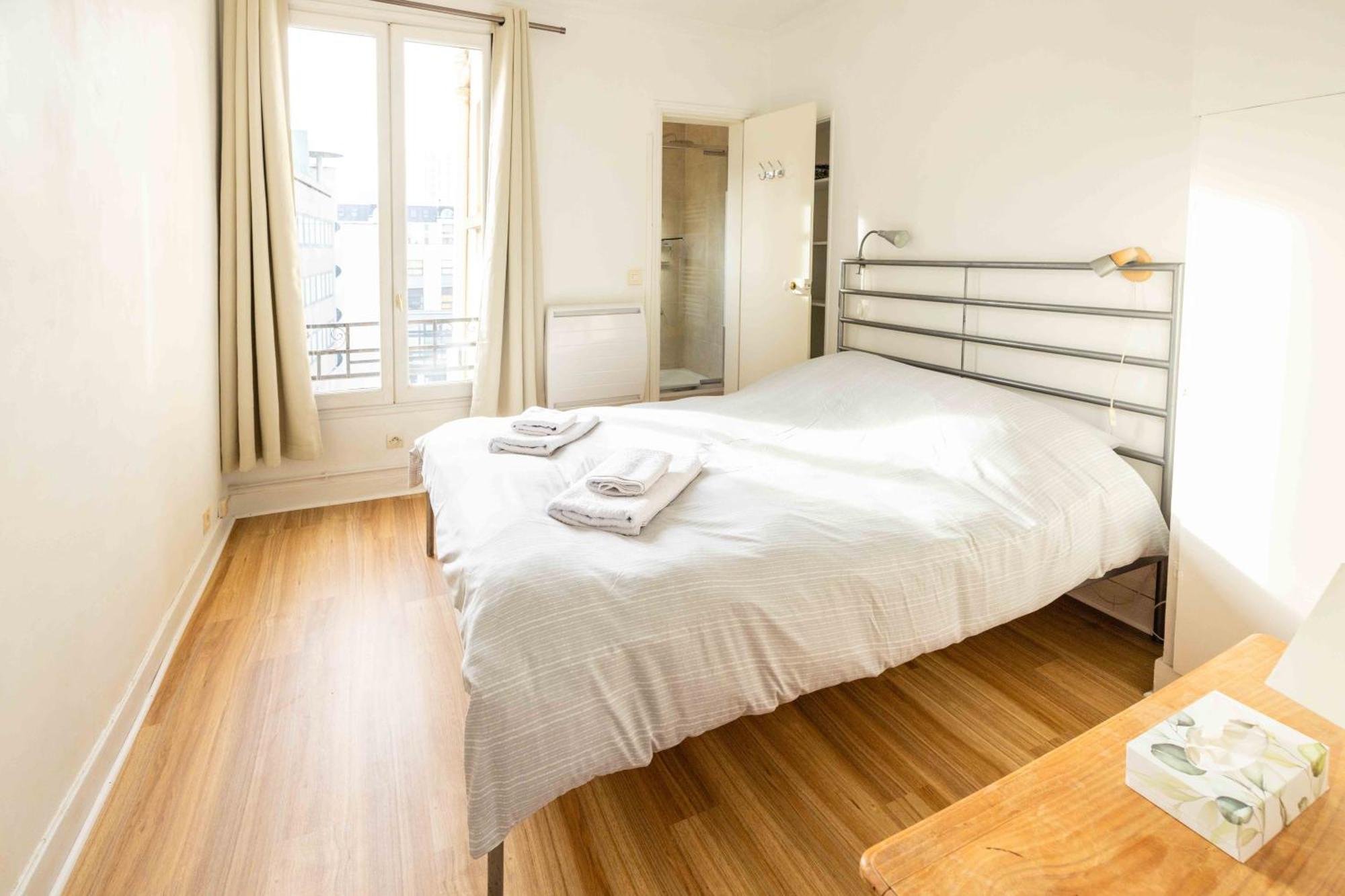 Well Located Apartment In Париж Экстерьер фото