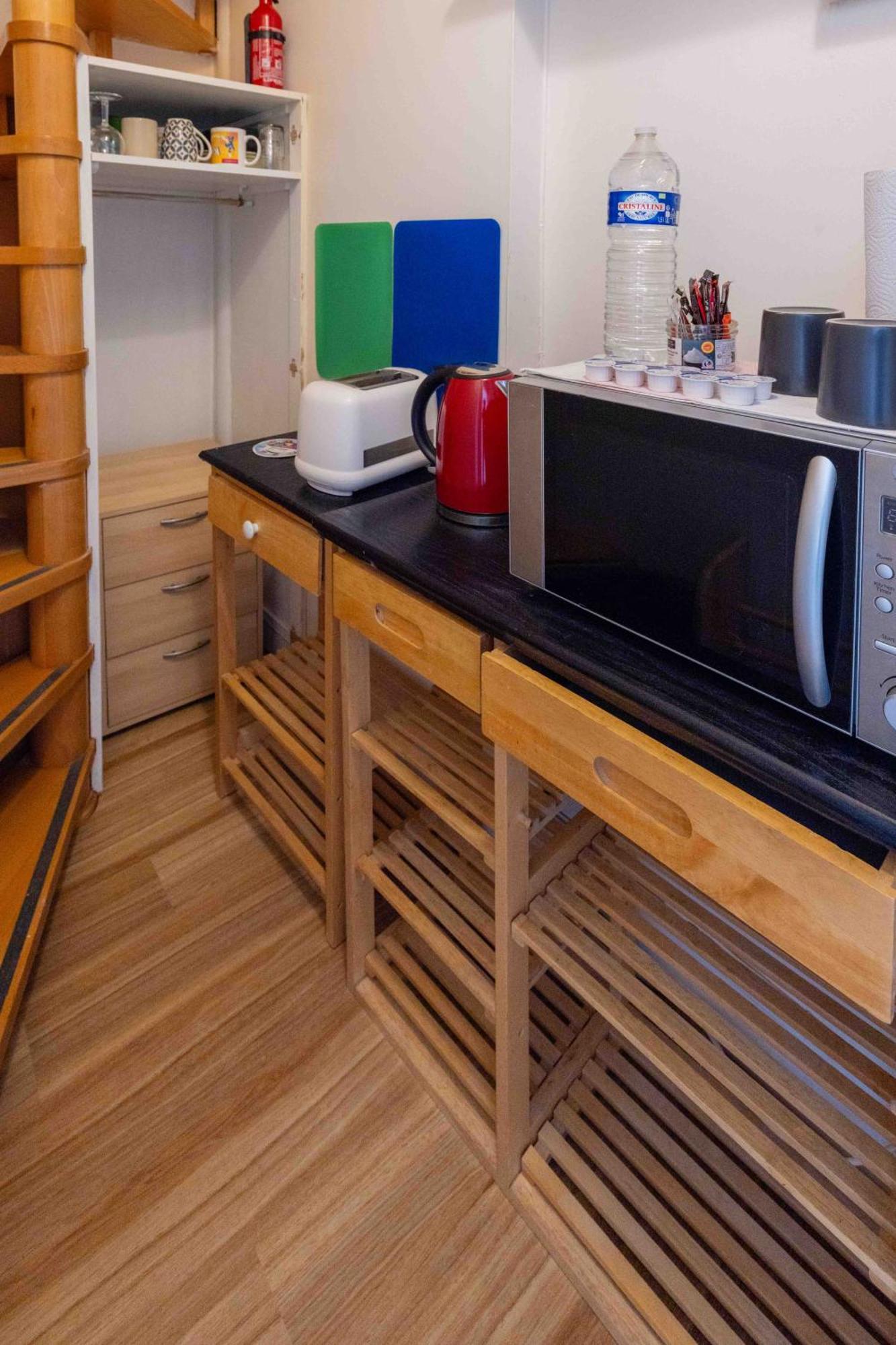 Well Located Apartment In Париж Экстерьер фото